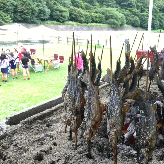 ニジマスつかみどり 7月下旬～8月