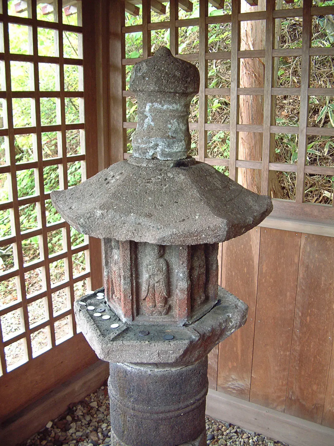 เสาหินที่ศาลเจ้าชินยุออนเซ็น