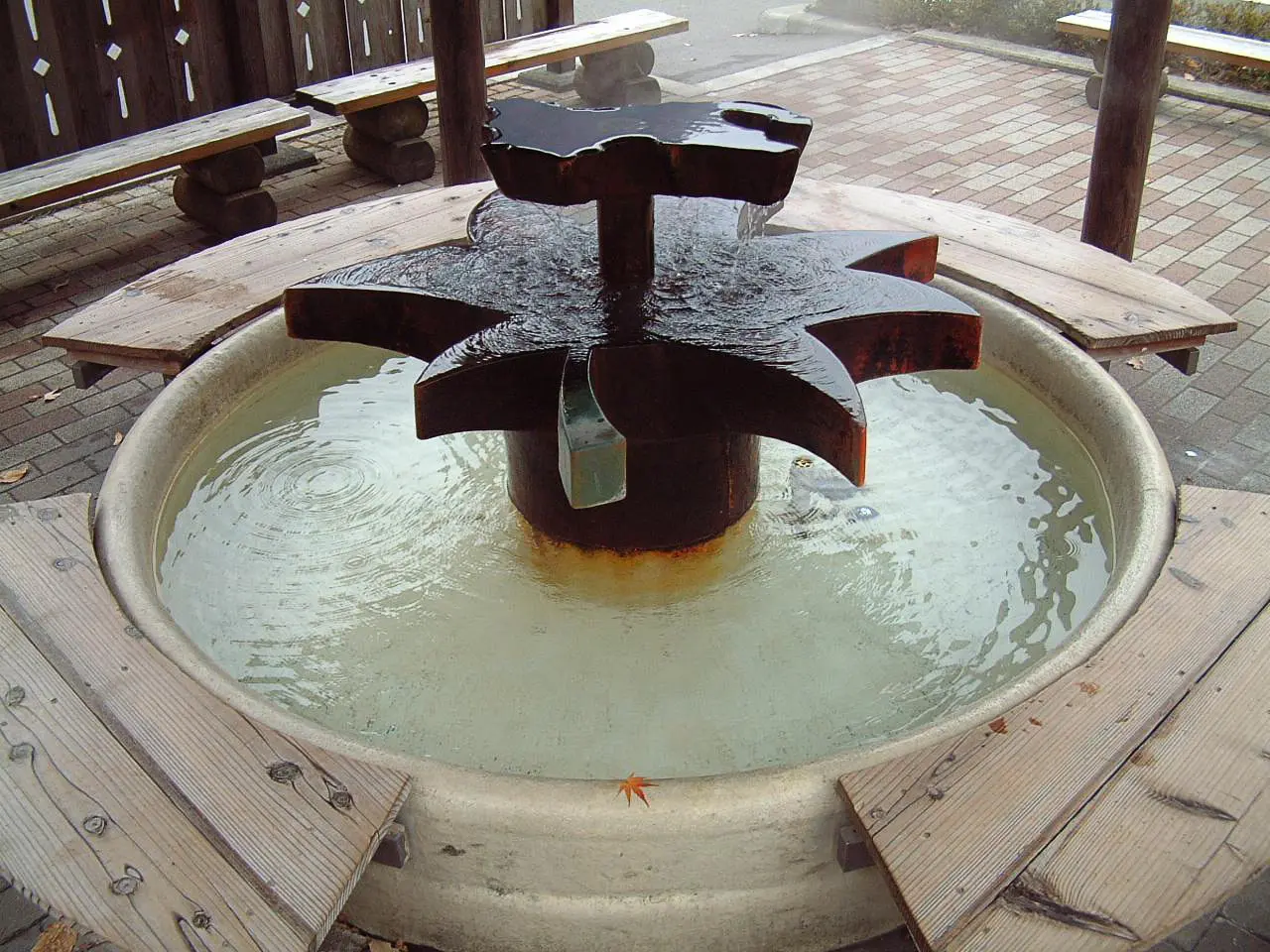 บ่อแช่เท้าในสวนนานะซึอิวะ